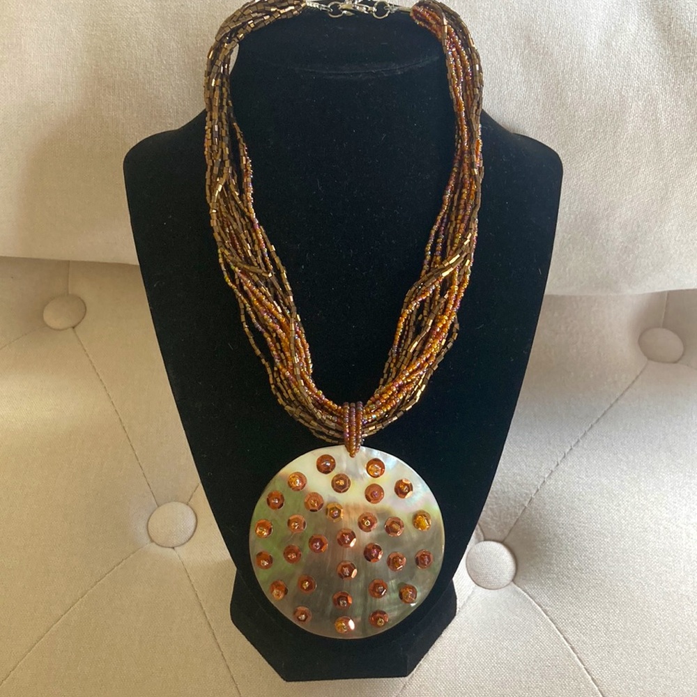 Beautiful Shell Necklace - Picture 4 of 4